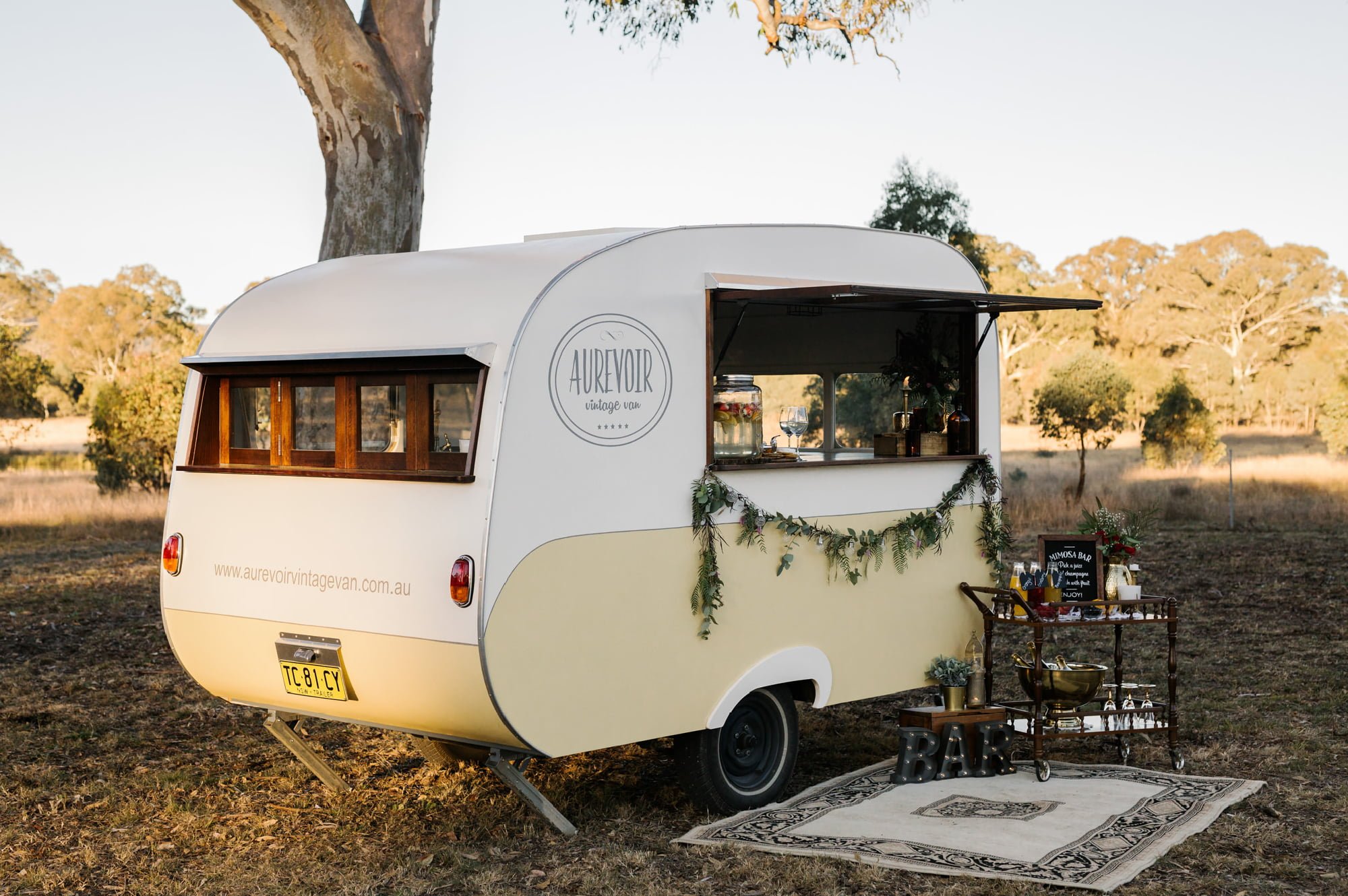 TOP 15 MOBILE FOOD & DRINK TRUCKS Hello May