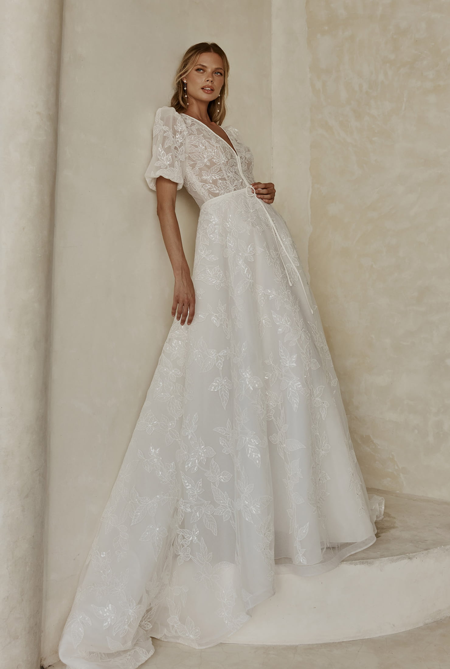20 BEAUT BRIDAL GOWNS WITH SLEEVES (& ONE SUIT!) – Hello May 20 BEAUT BRIDAL G
OWNS WITH SLEEVES (& ONE SUIT!) – Hello May